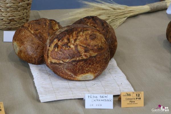 Locul-II---paine-semi-cu-seminte-cu-maia